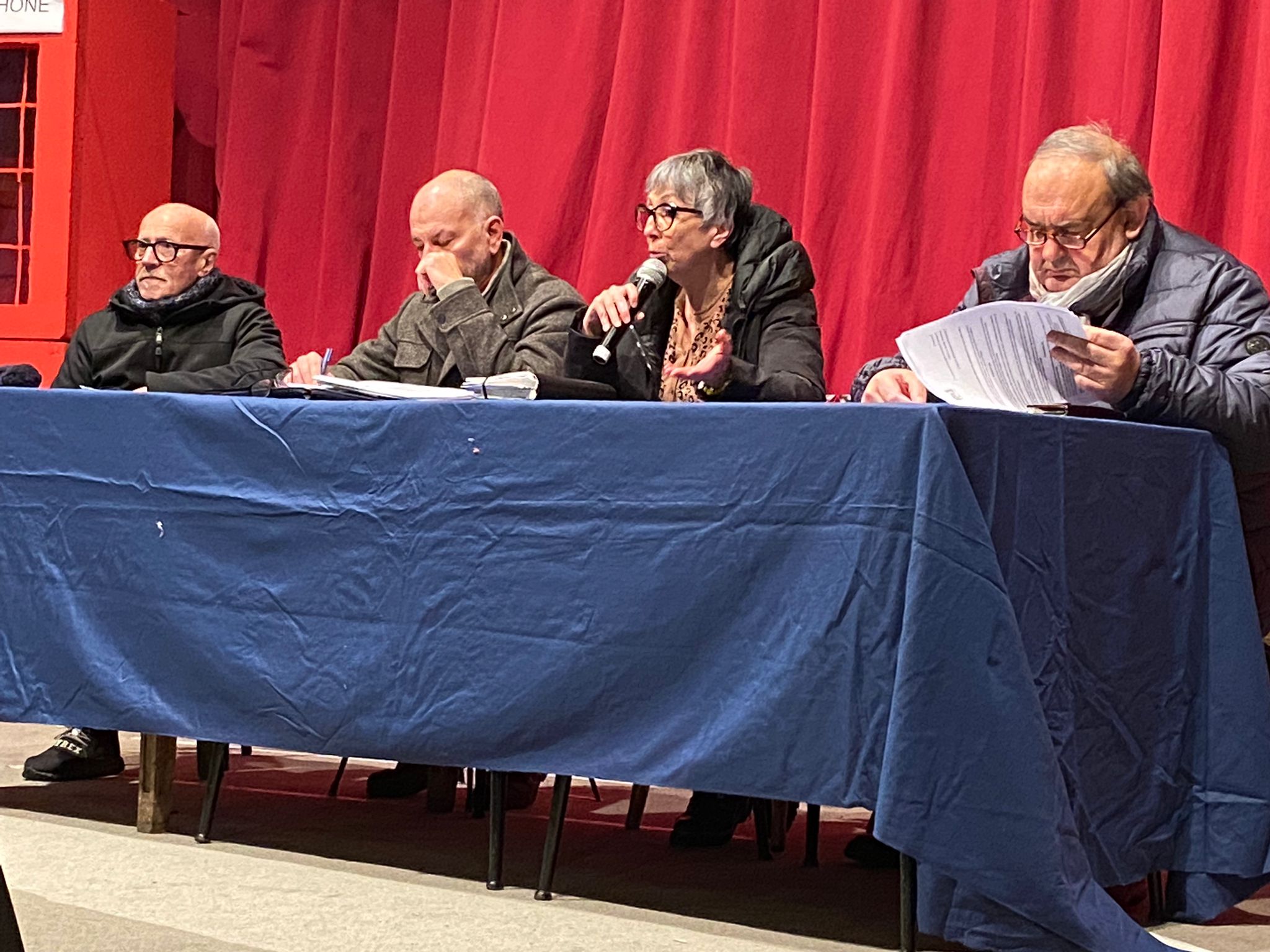 I relatori durante l'assemblea a Cireggio