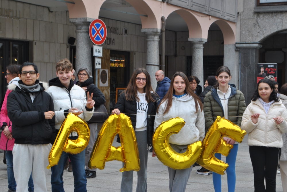 Giovani flash mob pace 2023 borgomanero