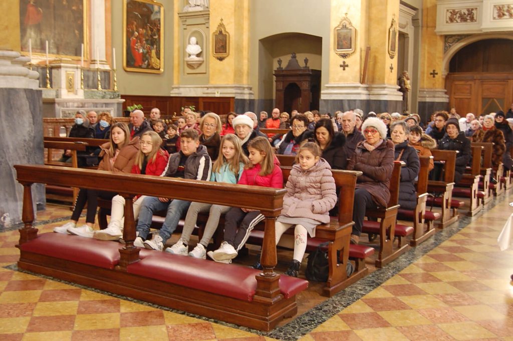 L'assemblea nella chiesa di Stresa