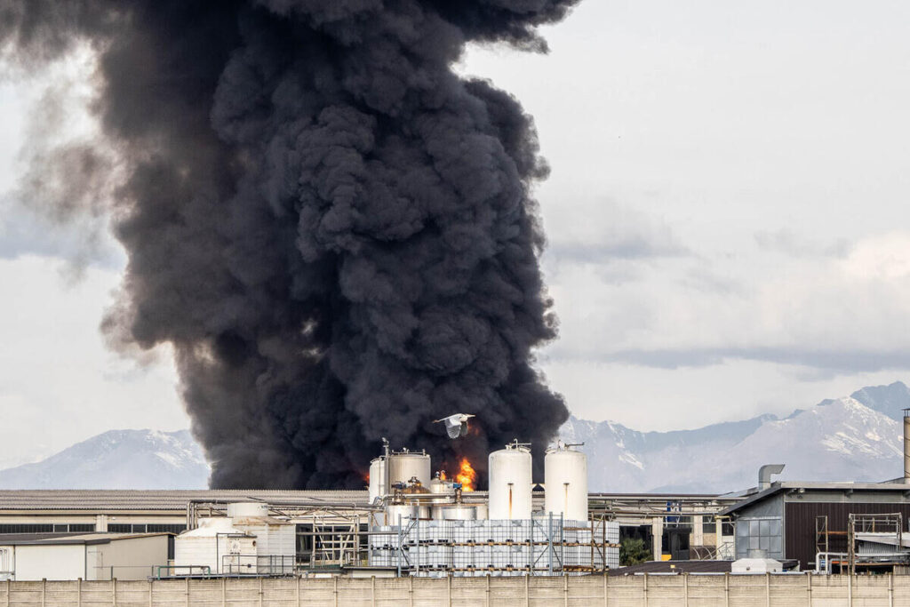 L'incendio nell'area industriale di San Pietro Mosezzo