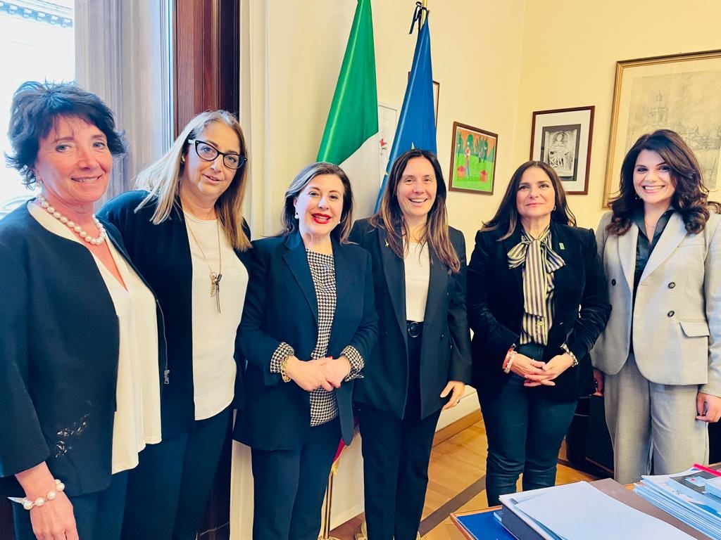 La delegazione Aisla a Roma per l'incontro con il ministro Alessandra Locatelli