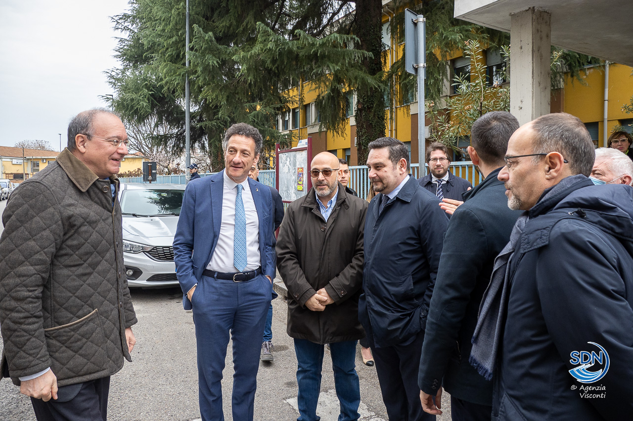 Il Ministro dell'Istruzione Giuseppe Valditara in visita nelle scuole di Novara