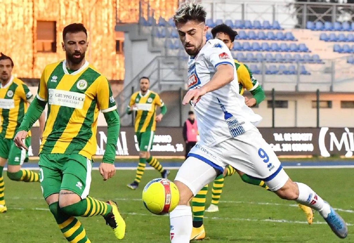 Un momento della partita del Novara con il San Giuliano City