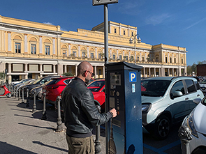 Costo dei parcheggi a pagamento a Novara, aumento del 14,5% dal 1° luglio