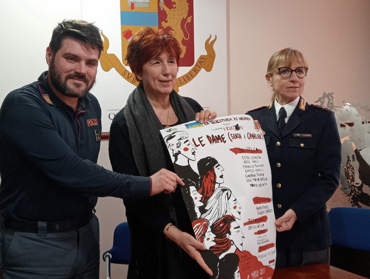 La presentazione dello spettacolo "Le dame (senza i cavalier)" in Questura. Con al centro il Questore, a destra la segretaria del Questore, Maria Rosaria Delli Santi e a sinistra il vice questore aggiunto Dionisio Peluso