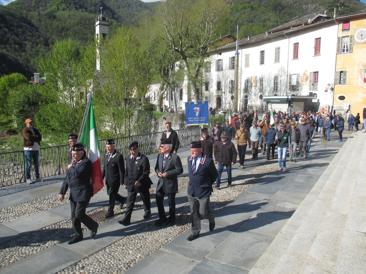 Un momento delle celebrazioni di Varallo per la Liberazione