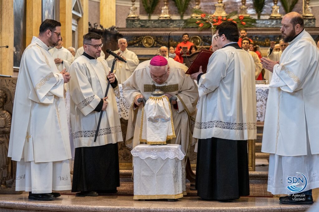 La Messa Crismale celebrata in cattedrale nel giorno del Giovedì Santo 2023
