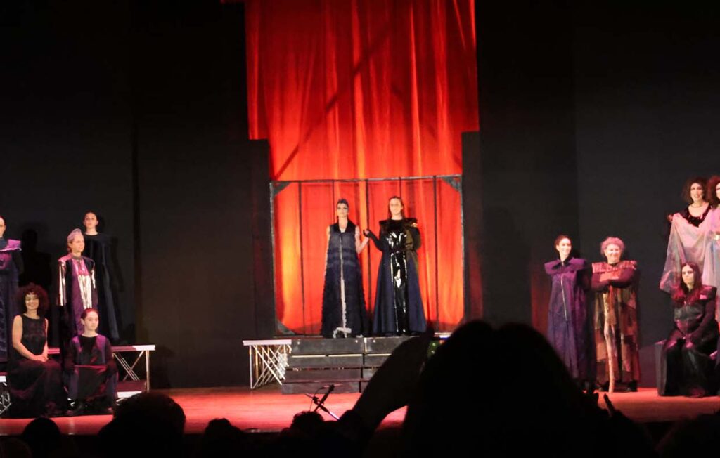 Macbeth teatrale a Borgomanero, i saluti finali