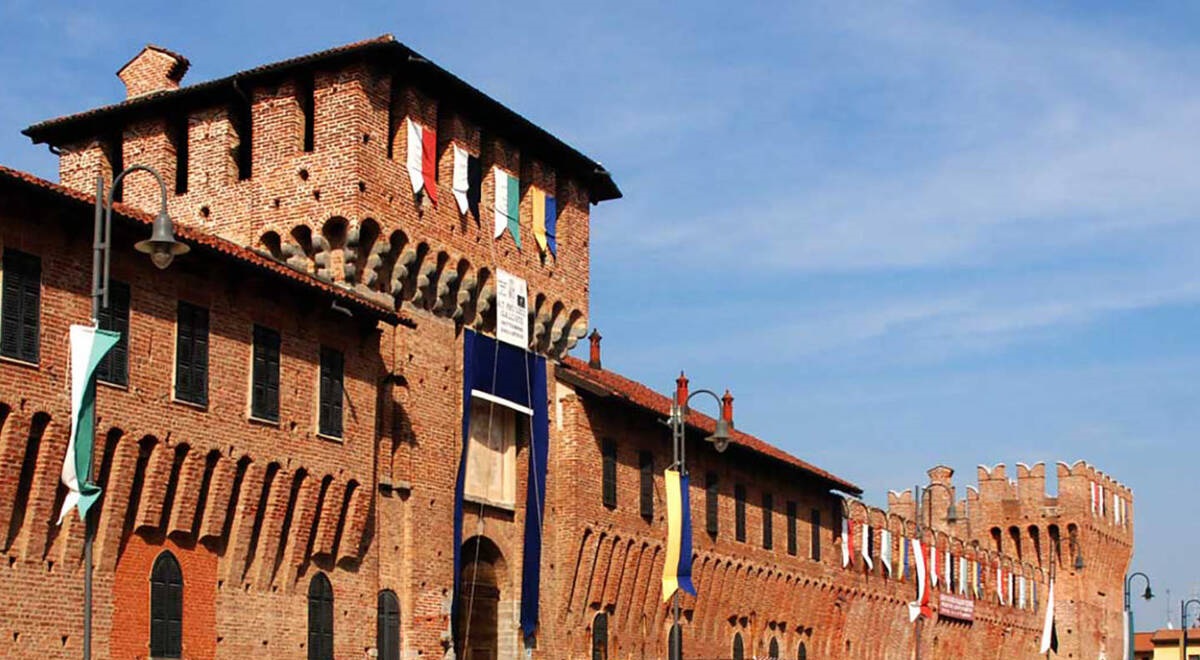 Giallo a Galliate, con tre autori al Castello