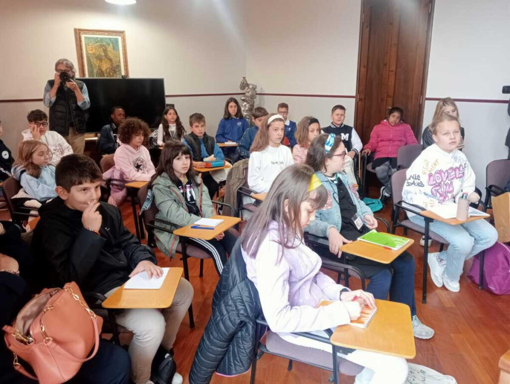 Seduta del Consiglio comunale dei bambini e delle bambine in Questura a Novara