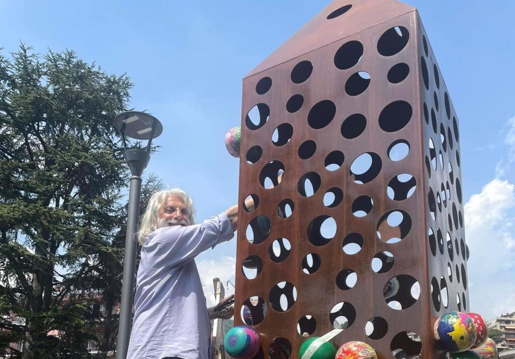 La colonna d'amore a Omegna e Gianni Alberganti