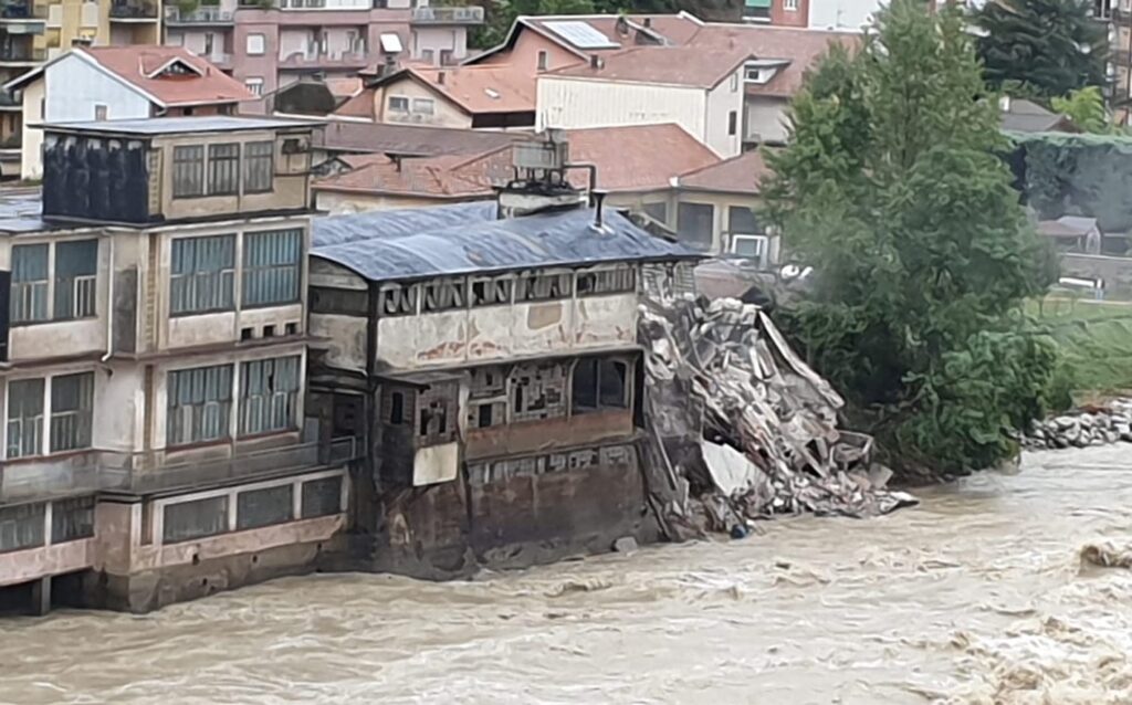 Un'immagine di archivio dell'alluvione del 2020 a Borgosesia