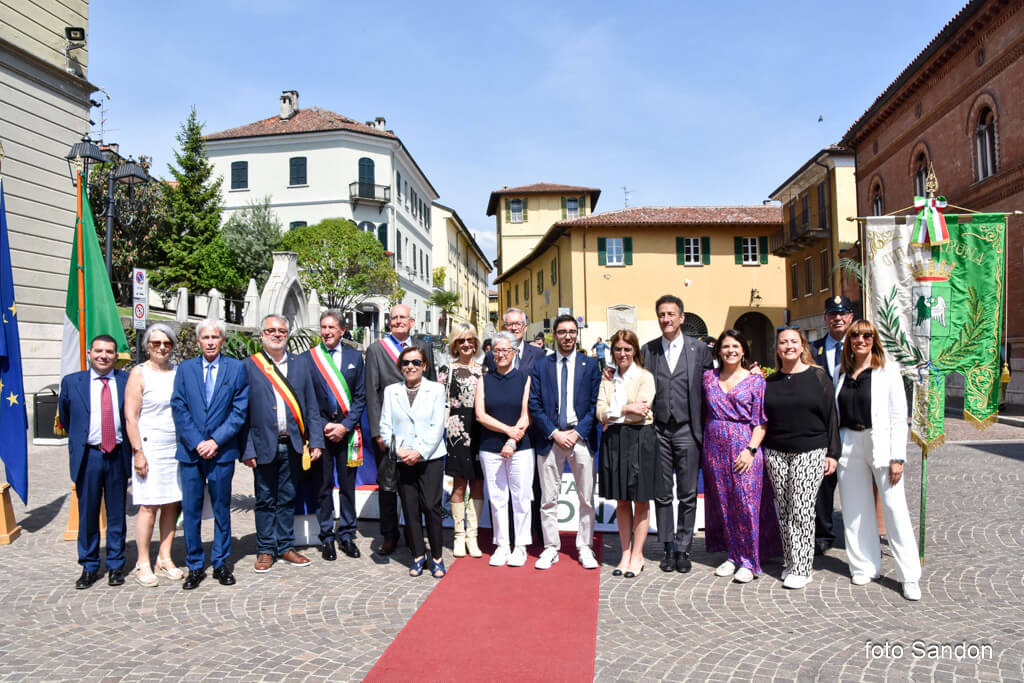 le autorità presenti alla firma del patto per il gemellaggio (foto Emanuele Sandon)