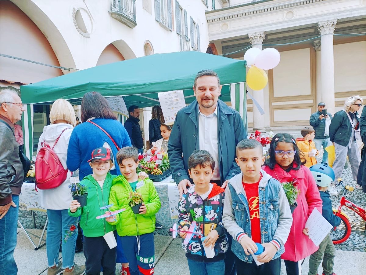 "Tutti in gita". I bimbi delle classi C come Children del Carlo Alberto hanno raccolto fondi per aiutare i compagni che non possono permettersi la gita