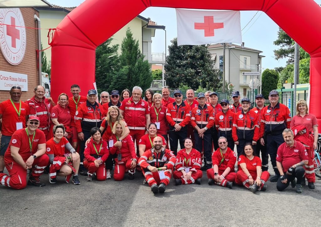 Foto di gruppo per la Croce Rossa di Oleggio