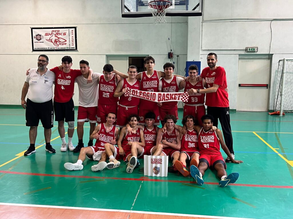 La squadra dell'Oleggio Basket Under 17 Silver neo campione regionale