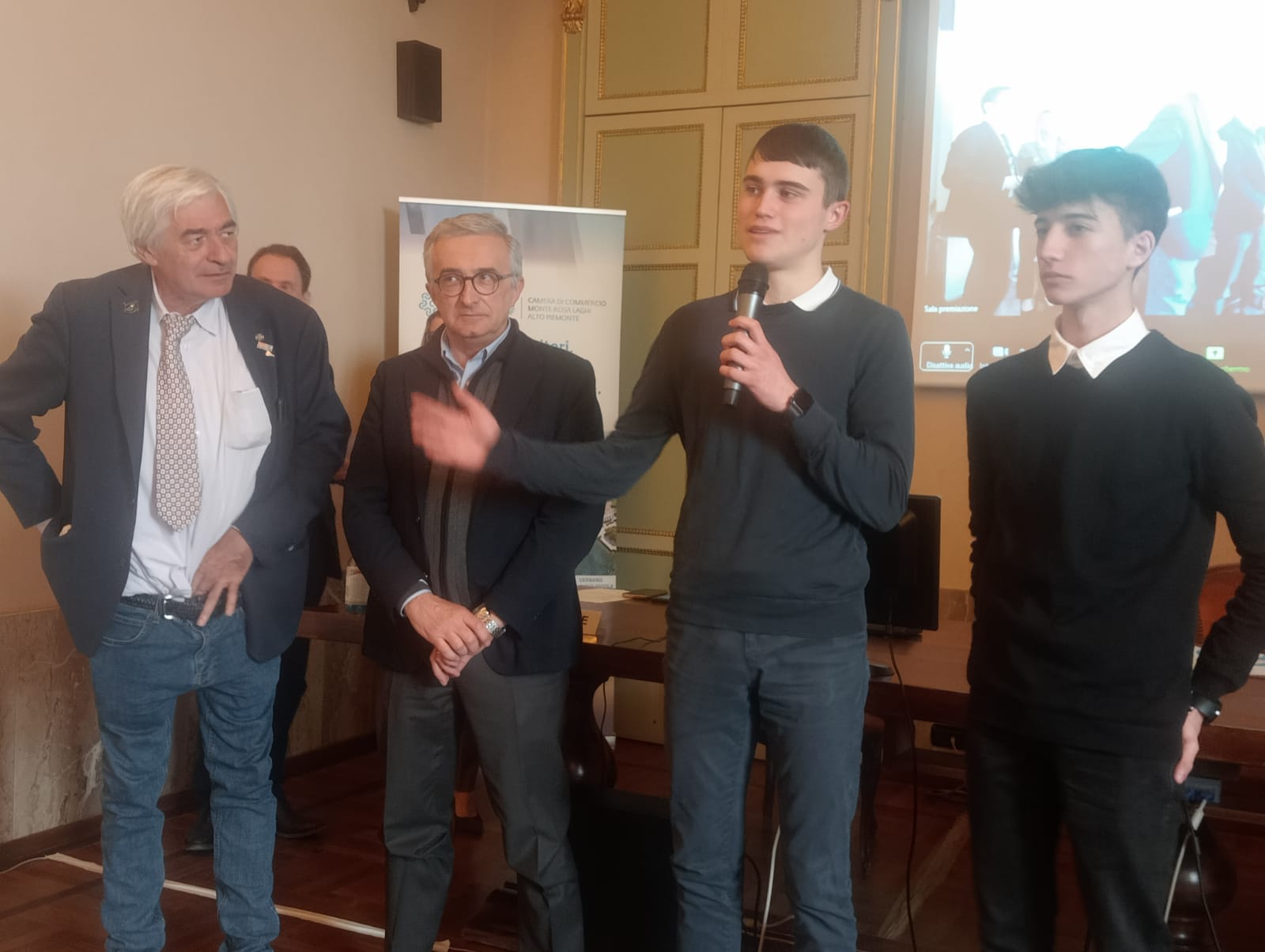 Alternanza scuola lavoro. Qui la premiazione di alcuni ragazzi dell'Omar