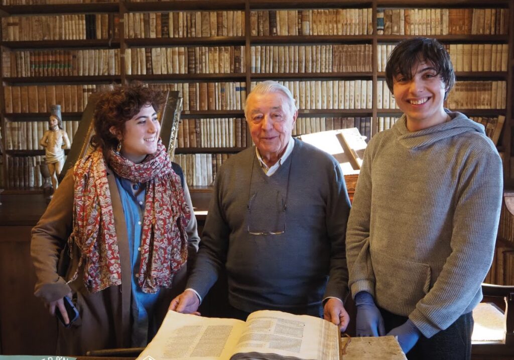 I curatori nella Biblioteca del Convento del Monte Mesma