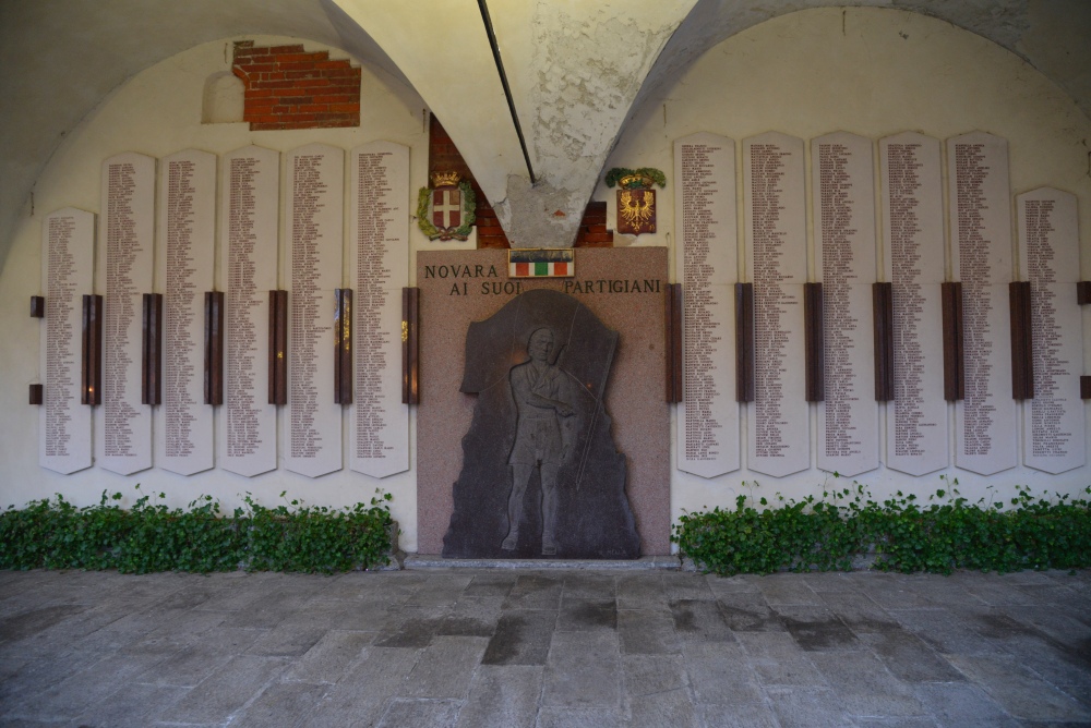 Passeggiata della memoria. Monumento ai caduti ANPI Novara