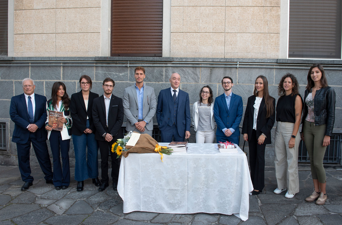 Nobile Collegio Caccia. I laureati che hanno ricevuto la medaglia d'oro e i membri della Fondazione