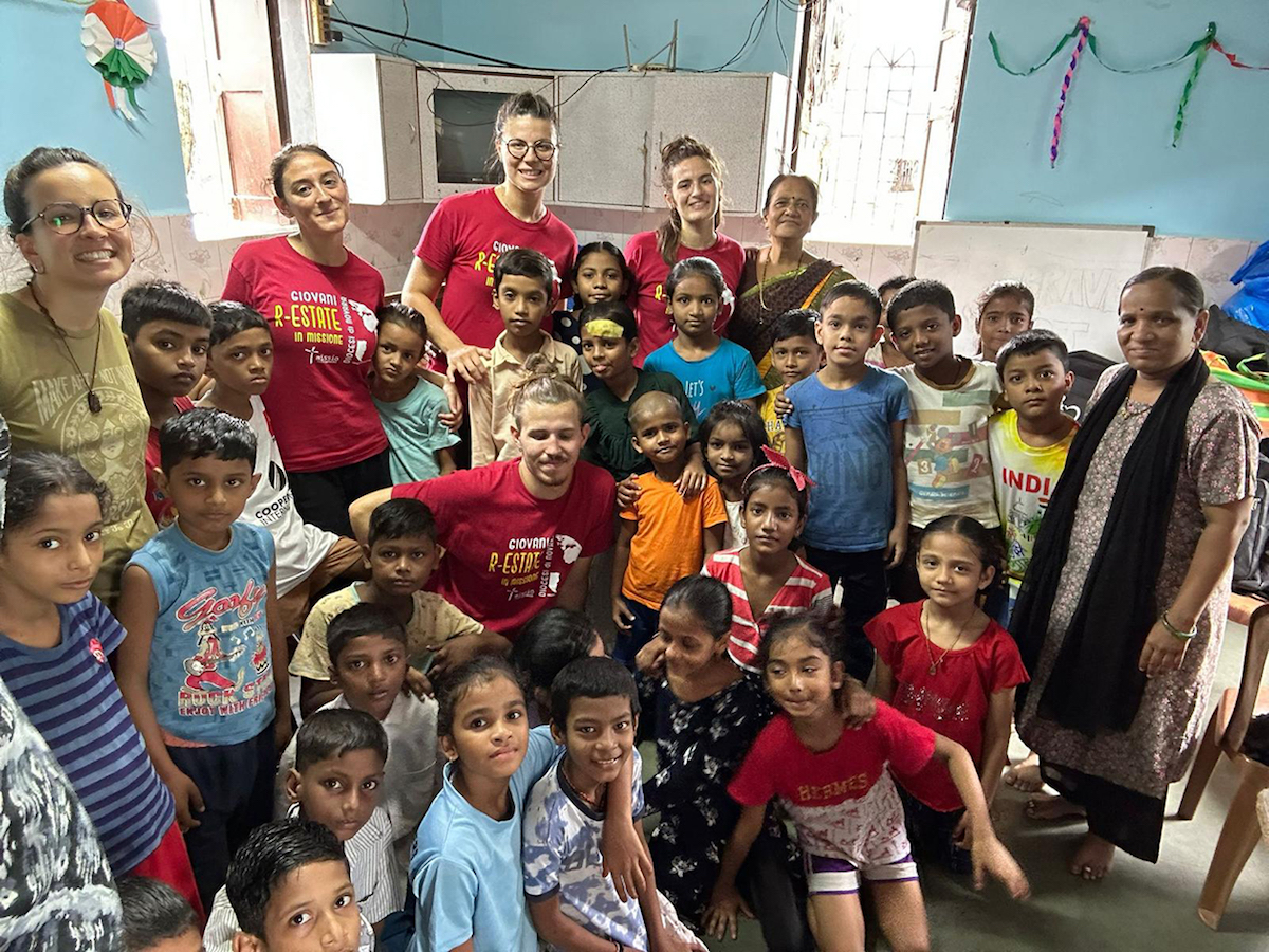 I giovani di R-Estate in missione tra i rgazzi di Mumbai