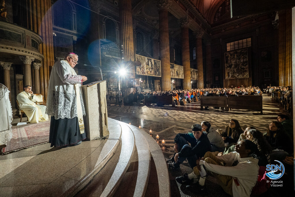 Il vescovo Franco GIulio durante la Veglia della GMG (foto Visconti)