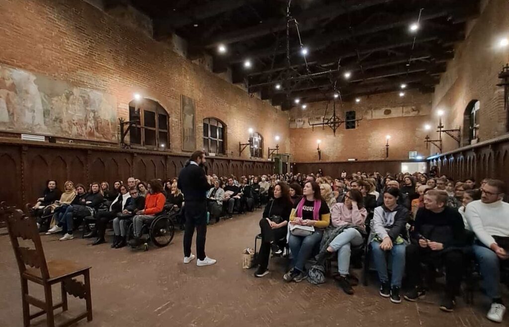 Sbulloniamo Insieme. Arengo gremito per l'incontro con Stefano Rossi