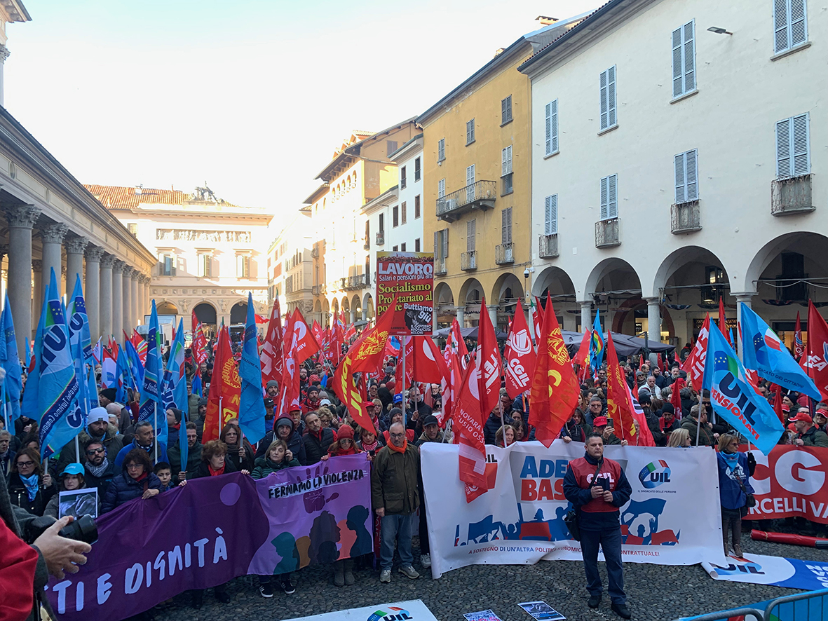 Sciopero Nazionale a Novara, in 1000 in piazza