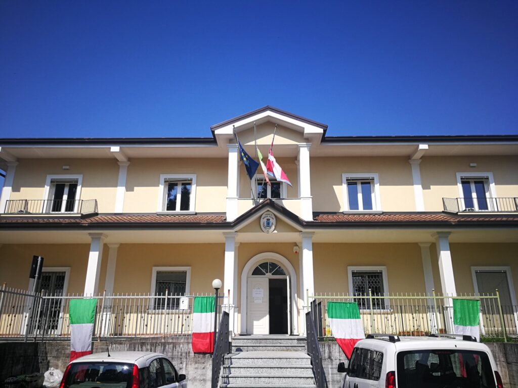 Il municipio di Borgo Ticino