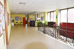 Uno degli spazi interni del Liceo Galilei di Borgomanero