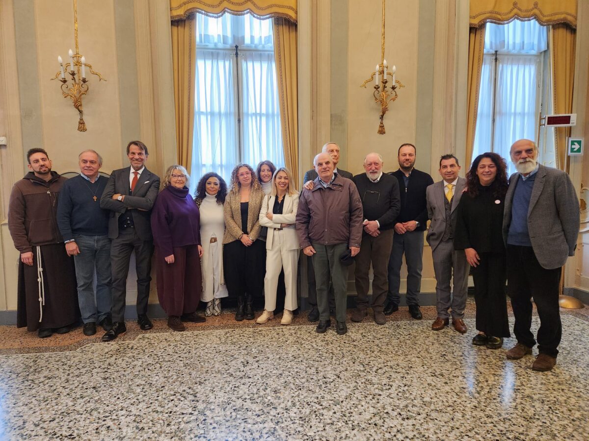 Volontariato. I rappresentanti delle 10 associazioni sostenute per Natale dalla Fondazione BpN