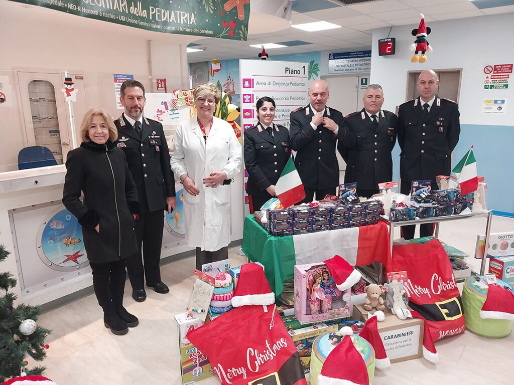 Carabinieri donano regali ai bimbi della Pediatria di Novara