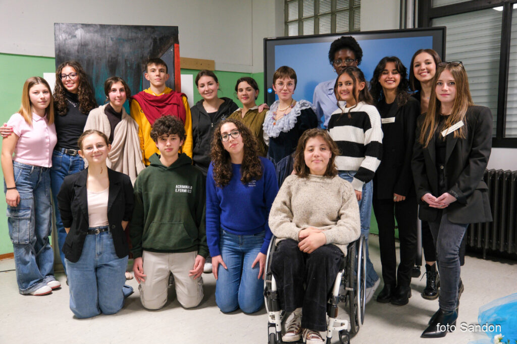 Un gruppo di studenti del Fermi durante l'Open Day - Foto Emanuele Sandon