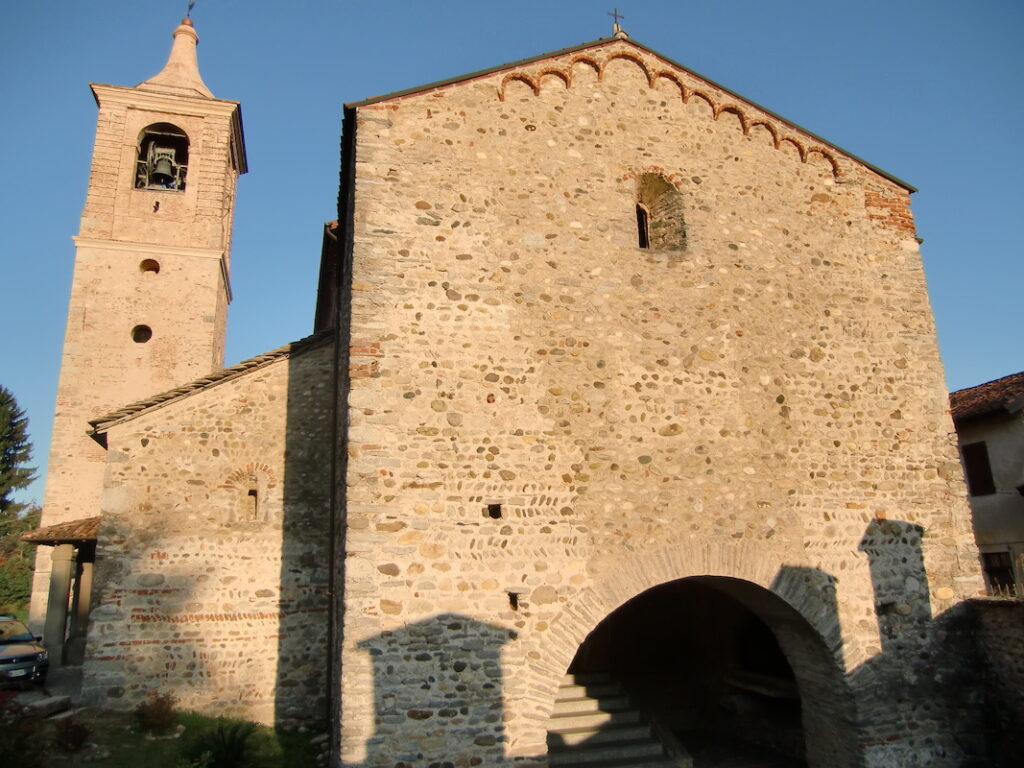 La chiesa di San Vincenzo in Castro a Pombia - Laurom, CC BY-SA 3.0 , via Wikimedia Commons