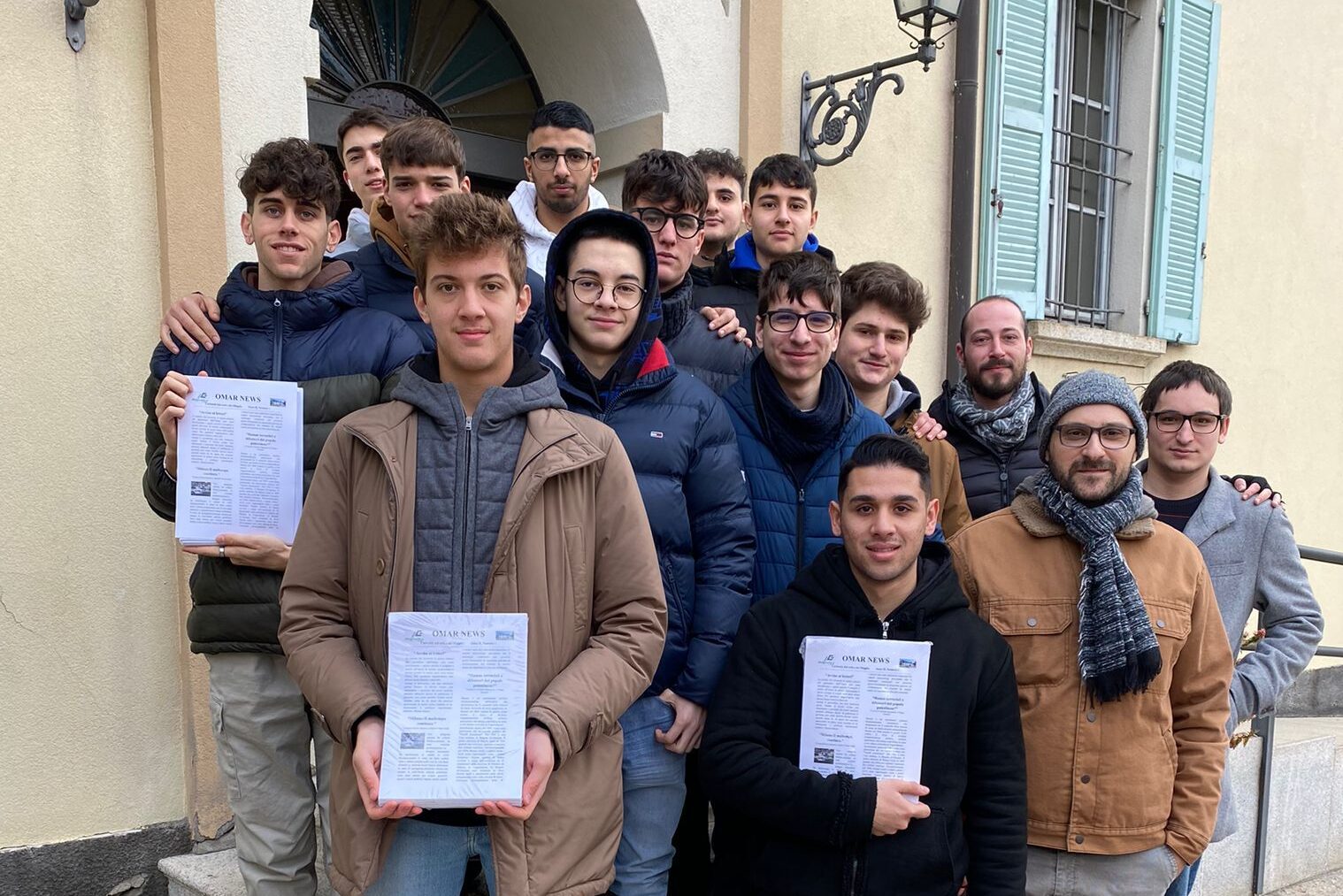 I ragazzi dell'Omar di Oleggio con le prime copie di Omar News