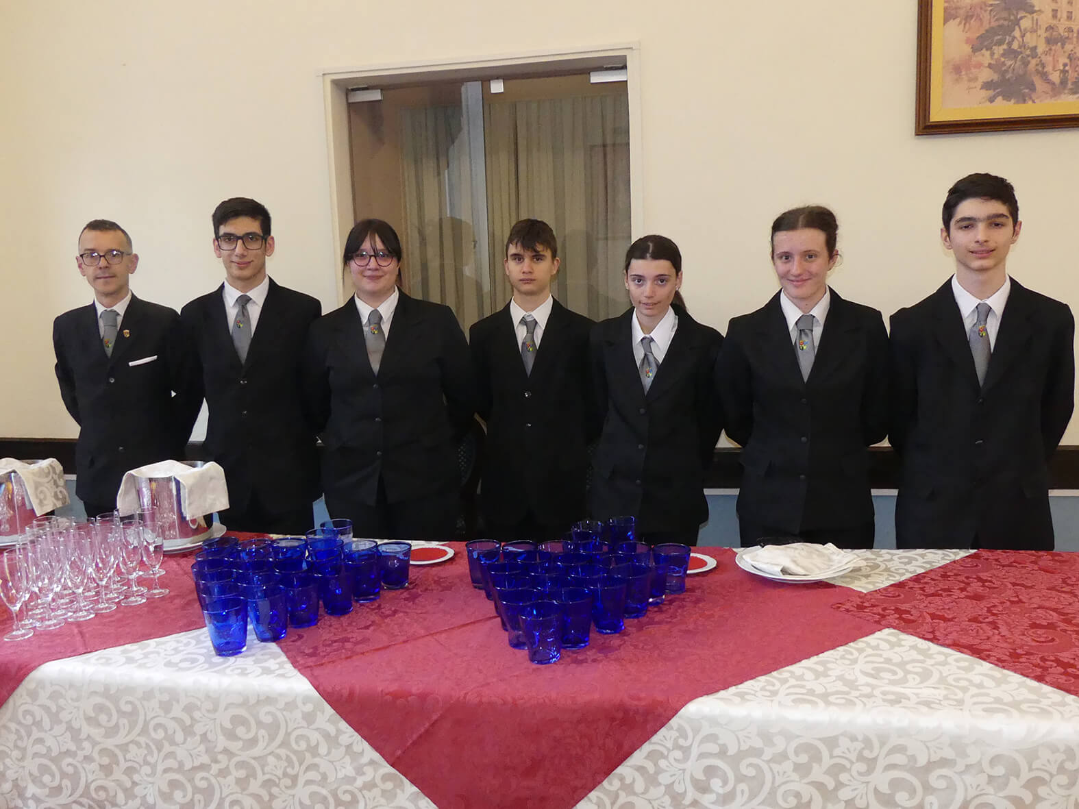 Alcuni studenti dell'Alberghiero di Varallo durante l'evento.