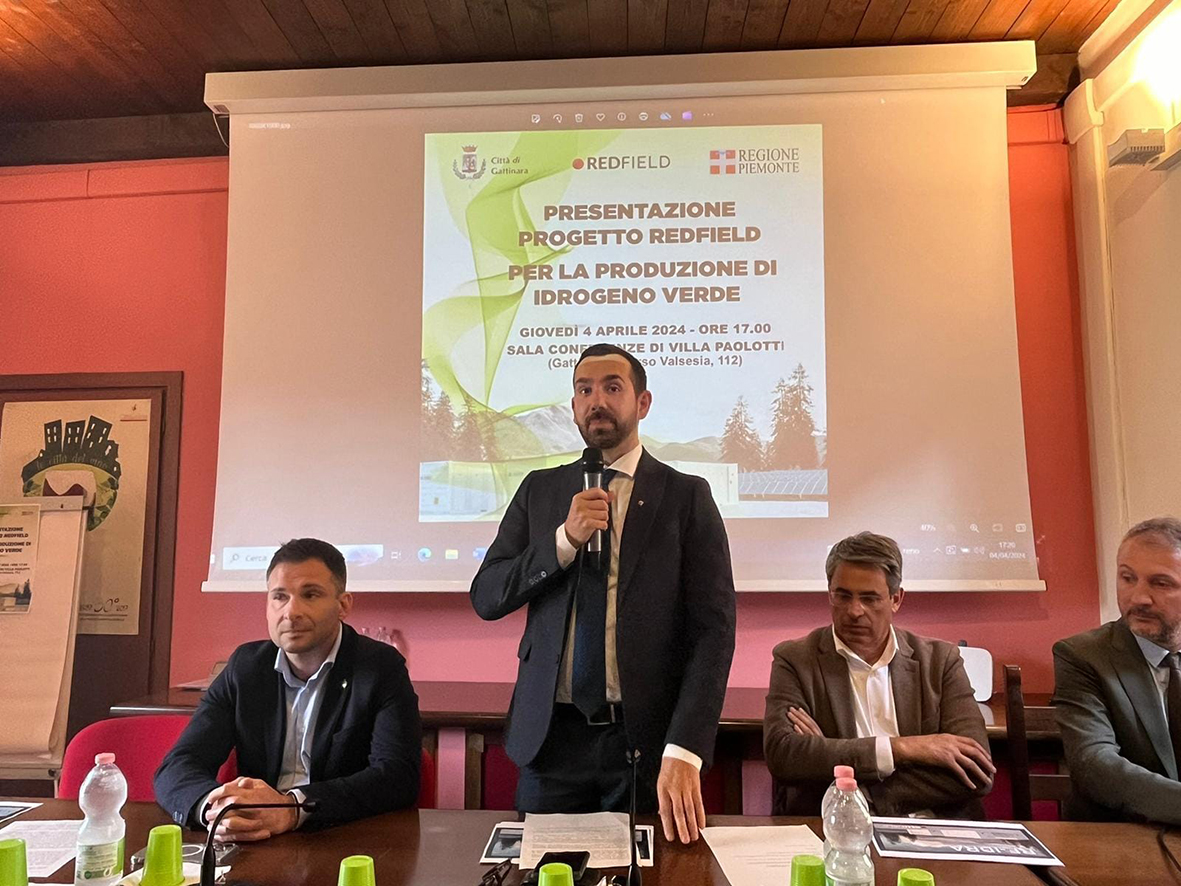 Daniele Baglione vicesindaco di Gattinara, Matteo Marnati, assessore regionale all'Ambiente, Paolo Candusso e Giuseppe Auguadro RF-Idra