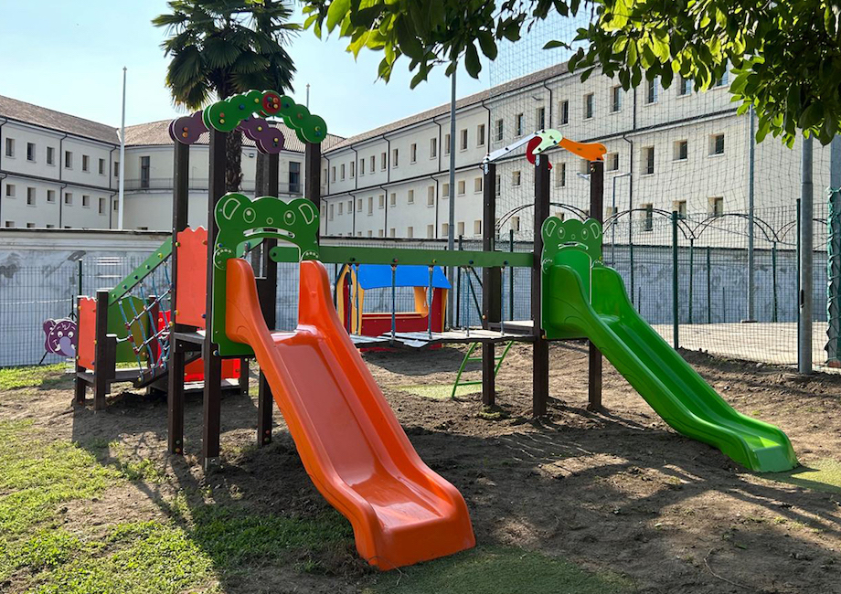 Il parco giochi all'oratorio di Pallanza rinnovato