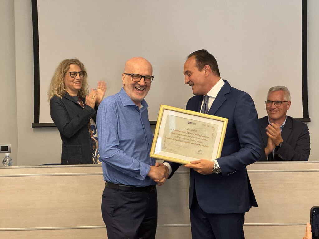 Cirio premia il direttore del giornale La Guida