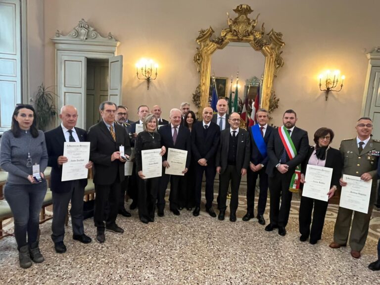 Nove nuovi cavalieri e due nuovi ufficiali, a Novara, al Merito della ...