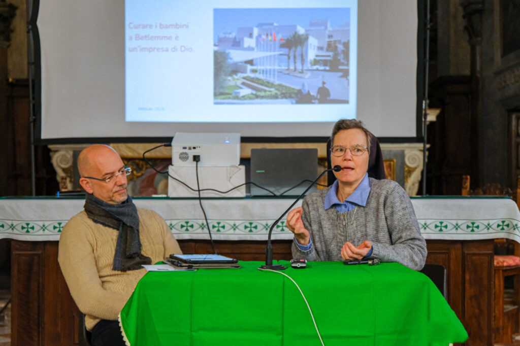 Il dottor Colombo e suor Lucia Corradin ad Arona (foto Emanuele Sandon)